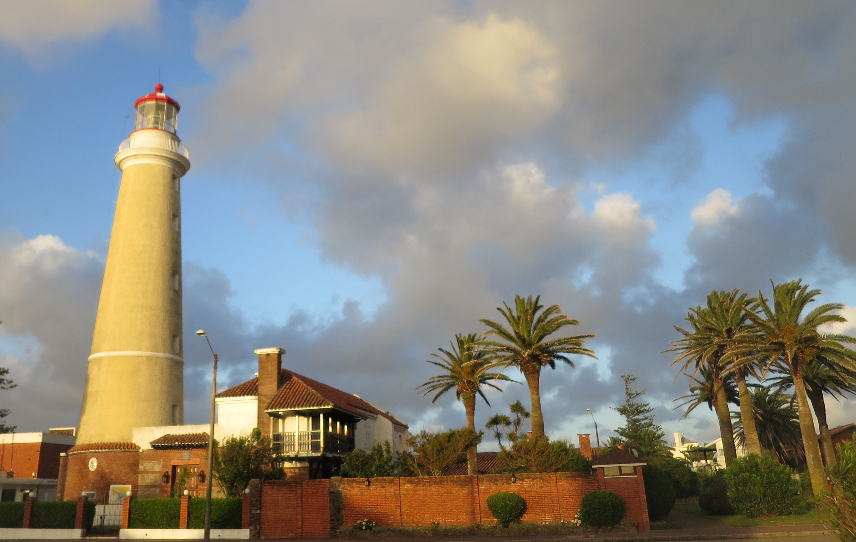 punta del este lighthouse