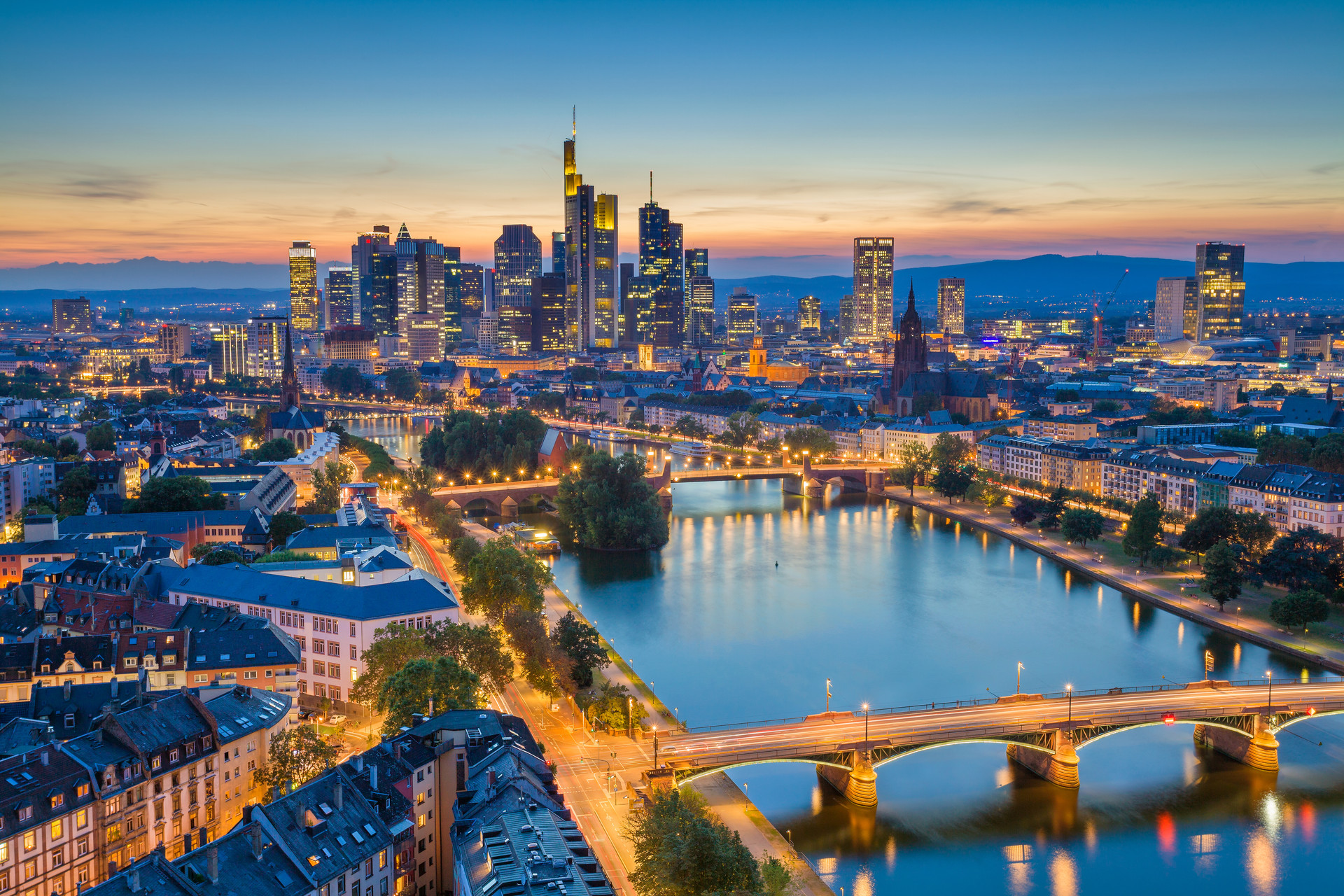 shutterstock_501400495_Frankfurt-am-Main.-Image-of-Frankfurt-am-Main-skyline-during-twilight-blue-hour.